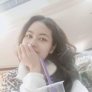 Meet your Posher, Raissa